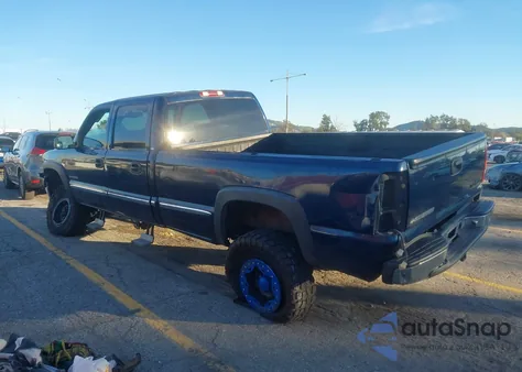 2001 Chevrolet Silverado C2500 Heavy Duty z USA, uszkodzony, nr VIN 1GBHC23U11F174196
